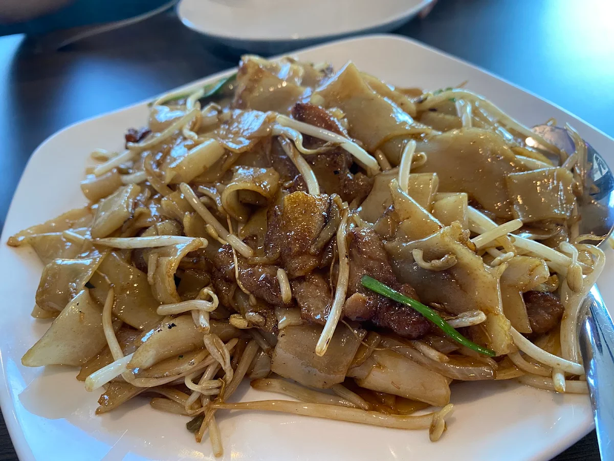 Stir-Fried Beef Ho Fun 乾炒牛河